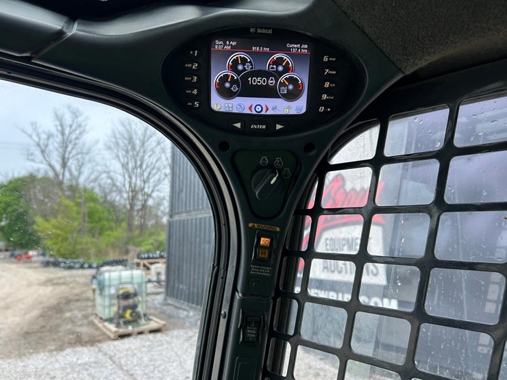 2017-bobcat-t870-image-23