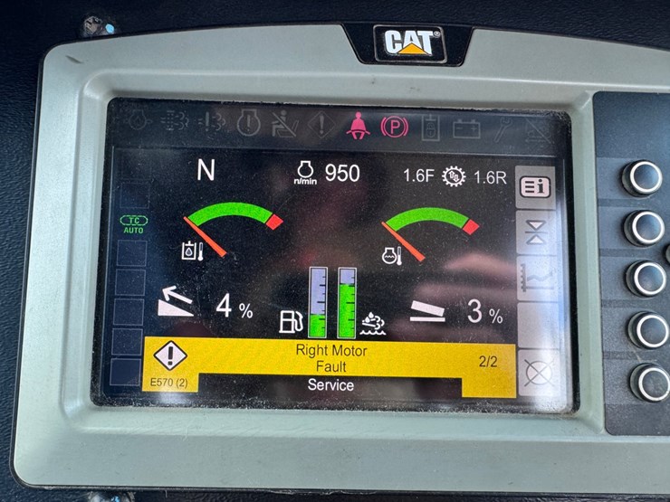 2016-caterpillar-d5k2-lgp-image-54