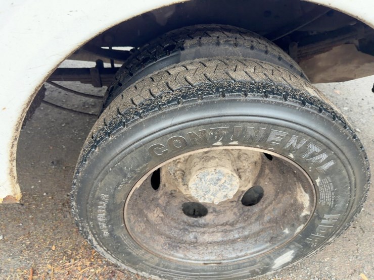 2021-ford-f550-xl-image-10