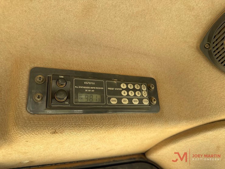 2011-komatsu-d65wx-16-image-19