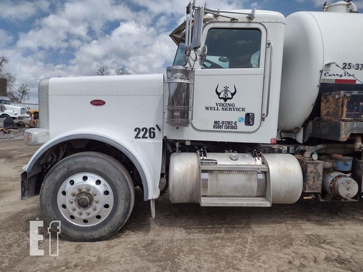 peterbilt-389-image-17