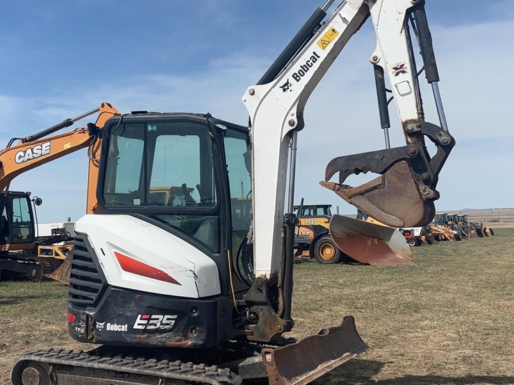 bobcat-e35-image-1