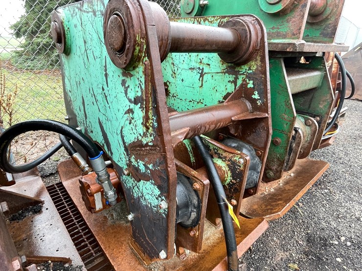 #5038-•-hydraulic-plate-compactor-attachment-image-2