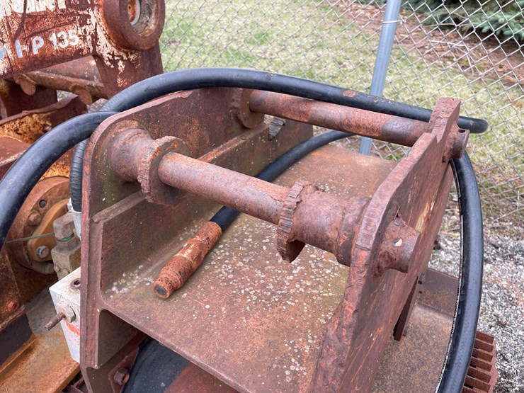 #5035-•-hydraulic-plate-compactor-attachment-image-5