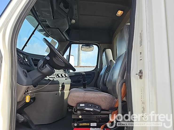2019-freightliner-cascadia-125-image-27