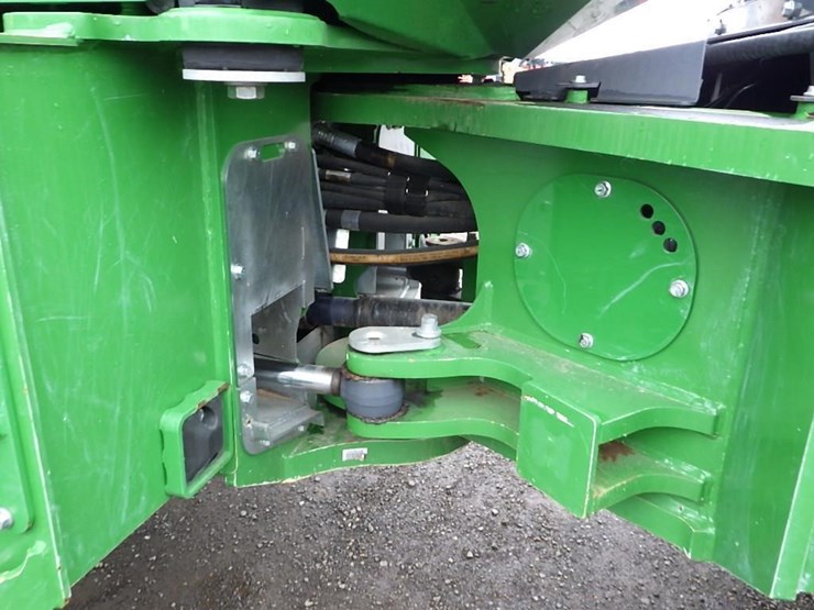 2022-deere-648l-image-13