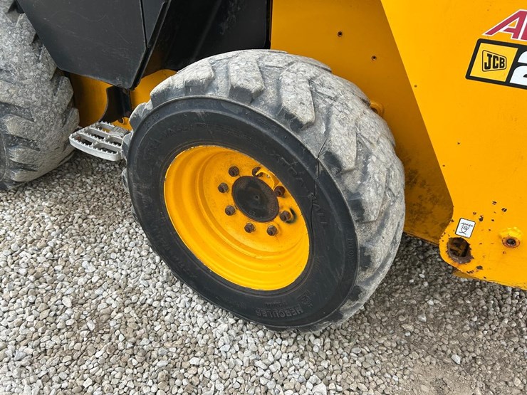 2022-jcb-270-image-15