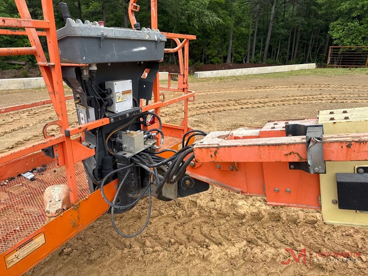 2014-jlg-800s-image-14