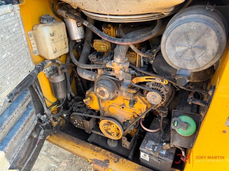 2015-caterpillar-299d-image-11