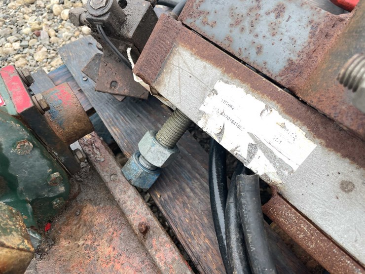 #5087-•-pallet-of-pump-parts-image-13