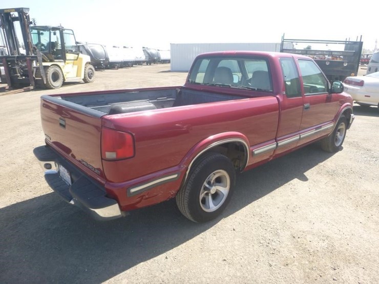 1998-chevrolet-s10-image-3
