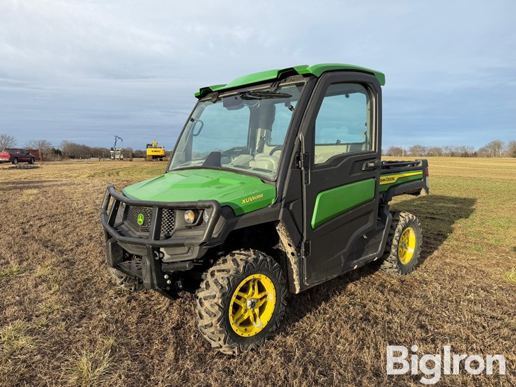 2021-john-deere-xuv-835r-gator-4x4-utv-image-1