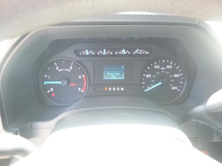 2022-ford-f550-image-27