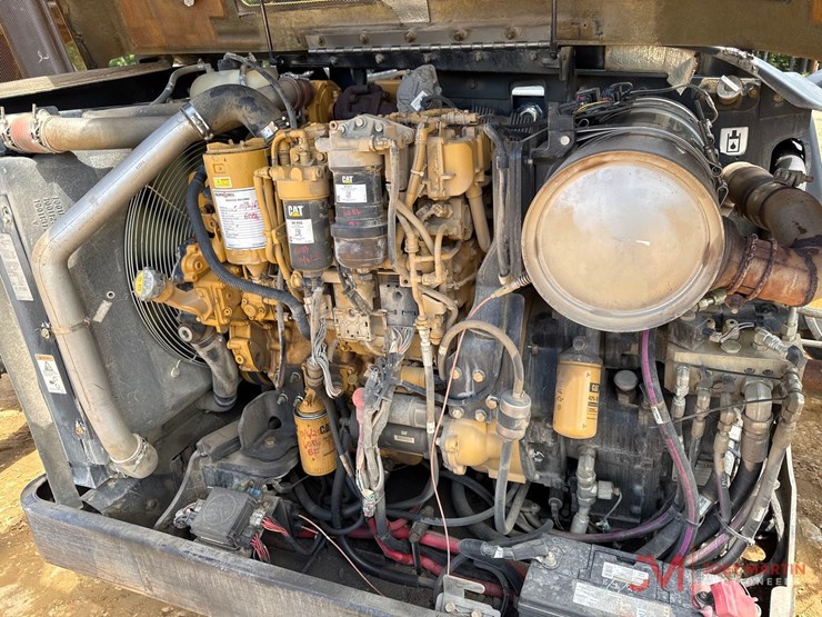 2015-caterpillar-tl1055c-image-15