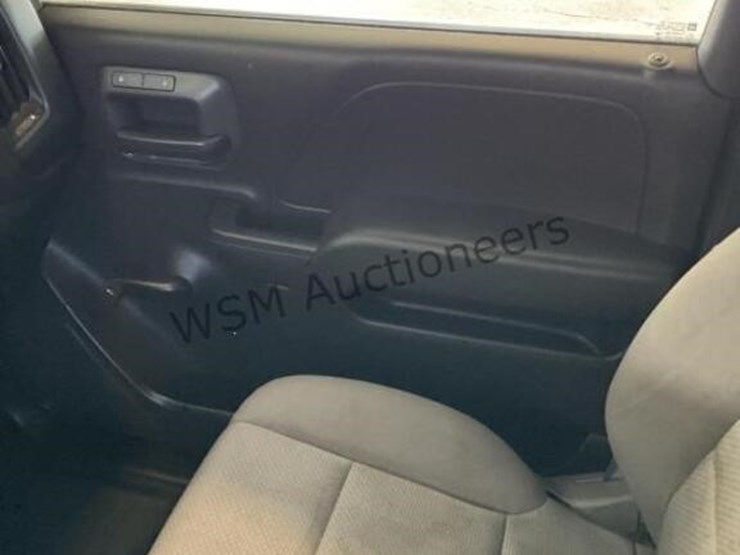 2015-chevrolet-silverado-3500hd-image-23