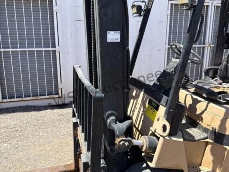 yale-gec080-forklift-image-10