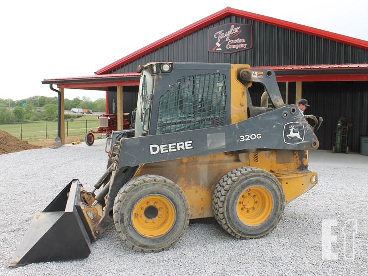 deere-320g-image-1