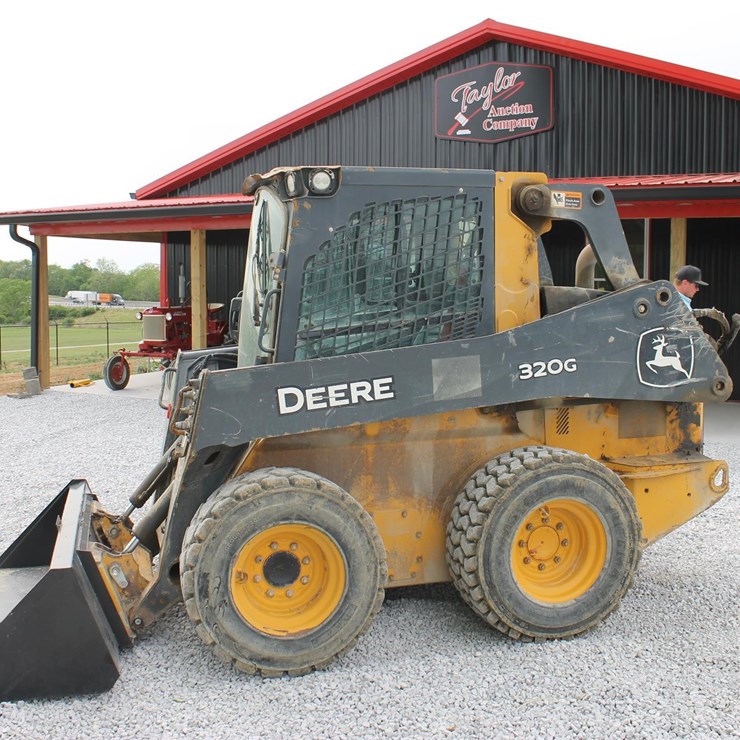 DEERE 320G
