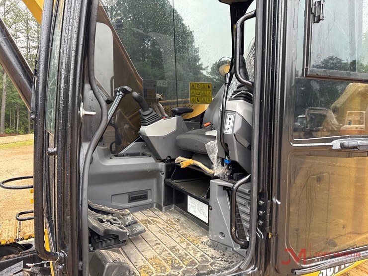2025-caterpillar-307.5-image-19