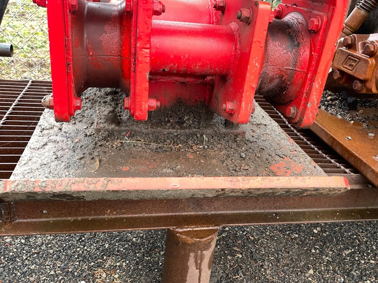#5040-•-hydraulic-plate-compactor-attachment-image-2