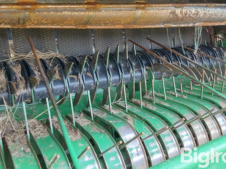 2023-john-deere-560m-image-11