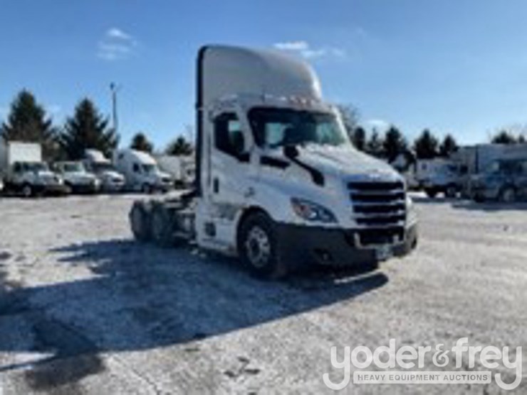2022-freightliner-cascadia-116-image-2