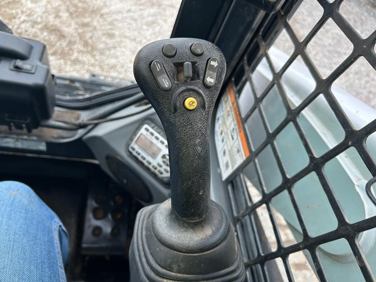 2021-bobcat-t770-image-21