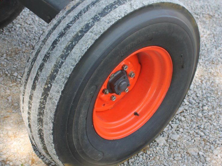 2012-kubota-m8540-image-14