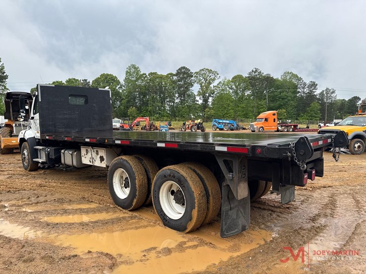 2016-freightliner-114sd-image-3