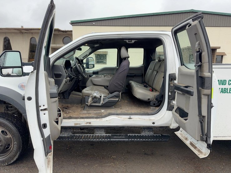 2021-ford-f550-xl-image-19