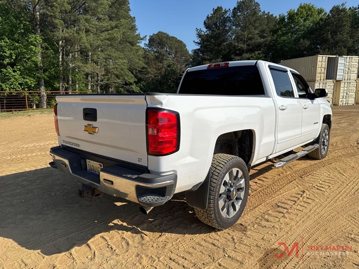 2019-chevrolet-2500-image-2