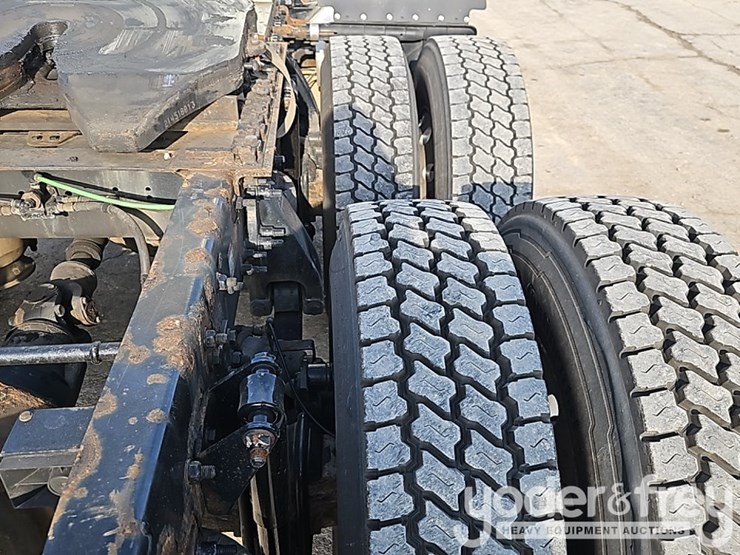 2019-freightliner-cascadia-125-image-19