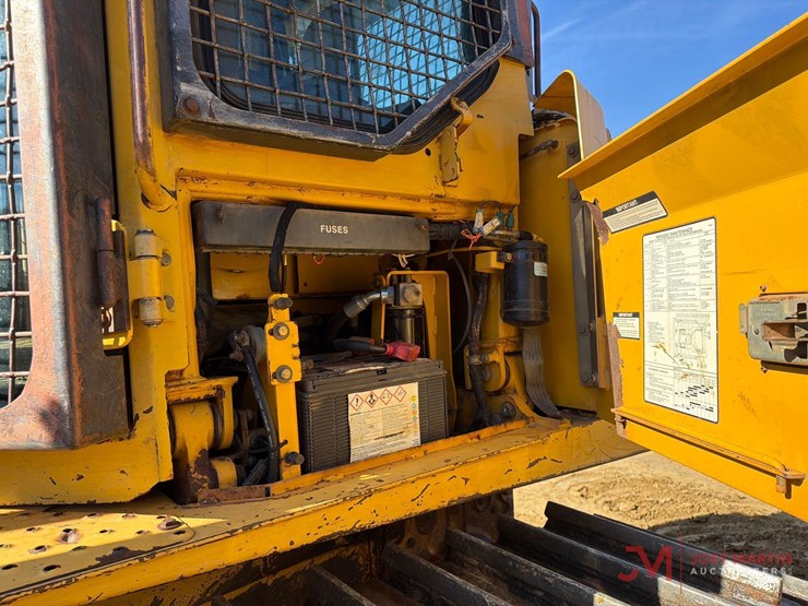 1998-deere-750c-image-11