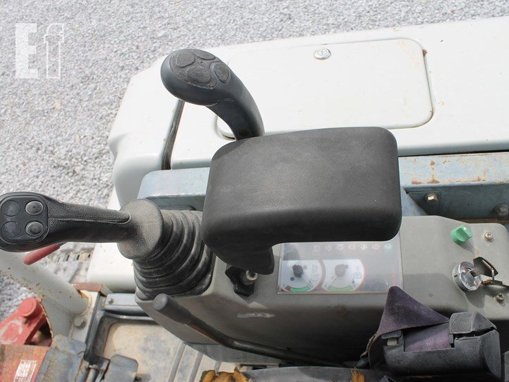 takeuchi-tb235-image-19