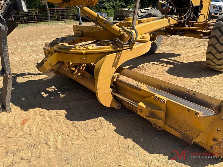 2021-caterpillar-120-image-17