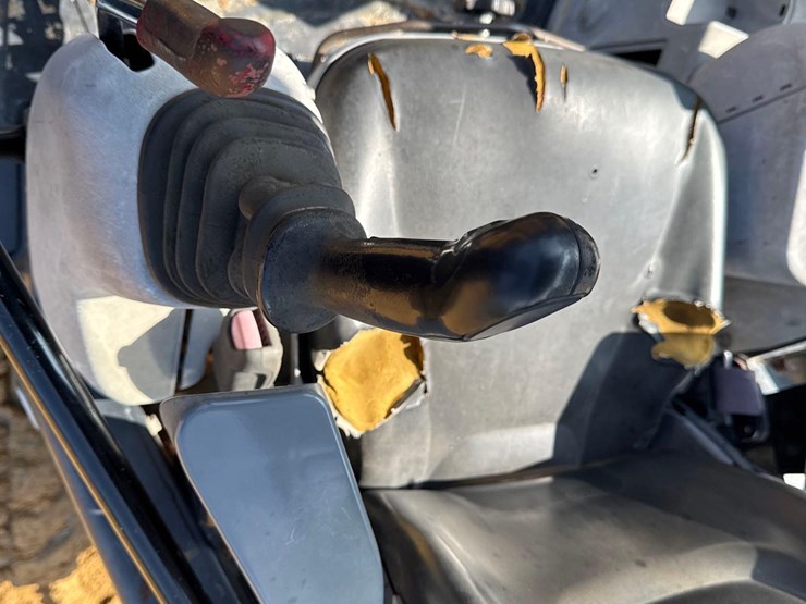 2016-deere-35g-image-21