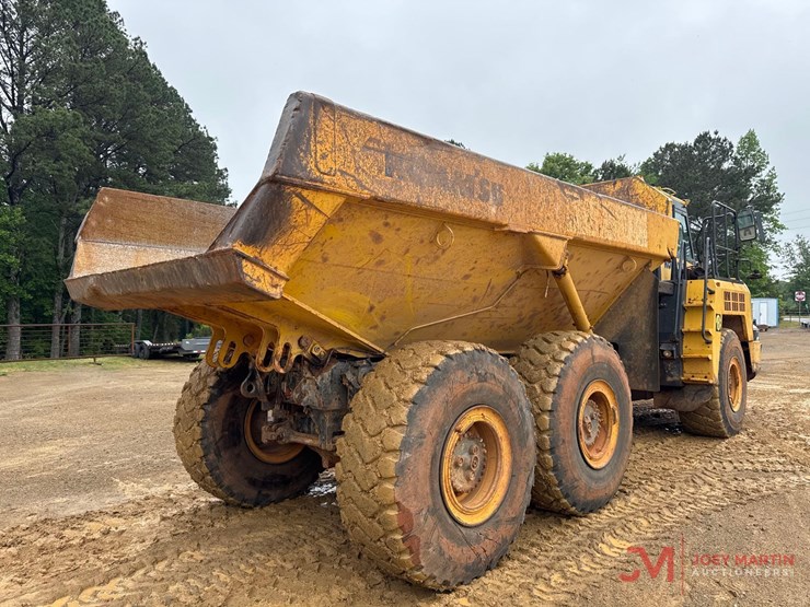 2013-komatsu-hm300-3-image-2
