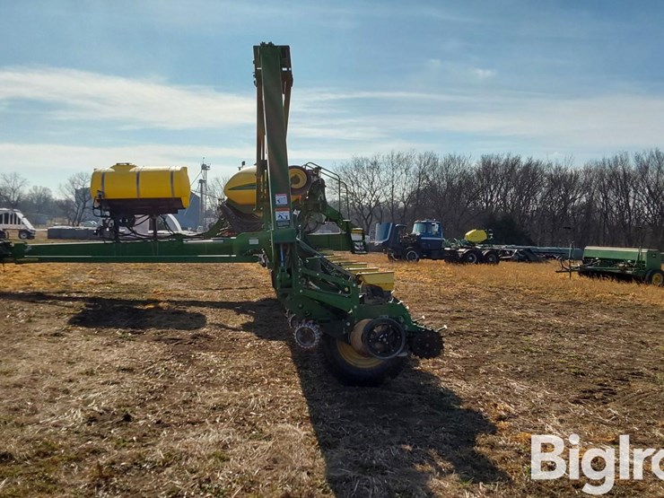 2015-john-deere-1775nt-image-14