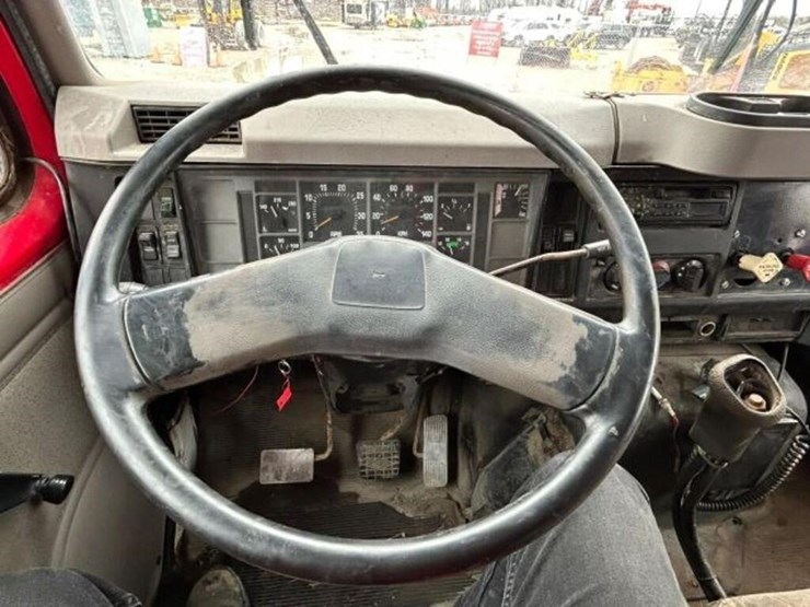 2001-international-4900-image-17