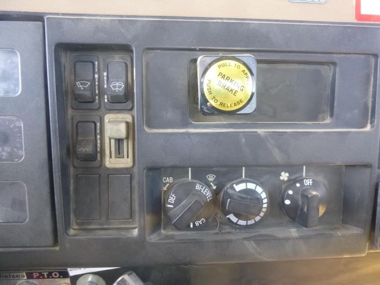 1990-international-4700-image-59
