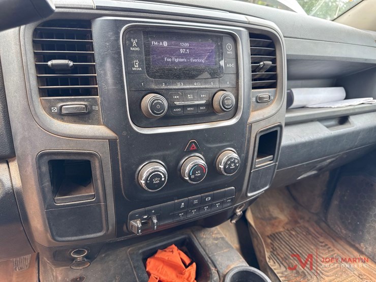 2016ram-5500-heavy-duty-cab-&-chassis-truck-image-13