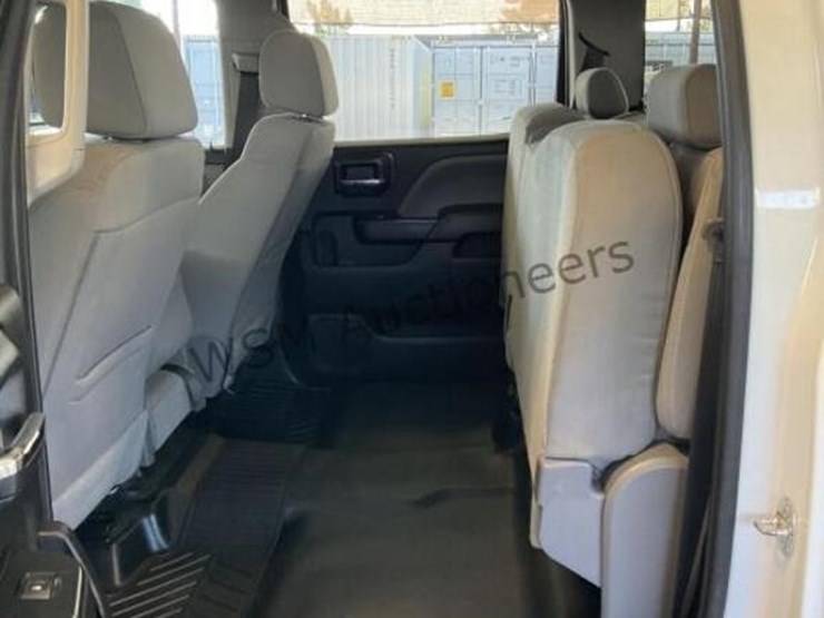2018-chevrolet-silverado-2500hd-image-23