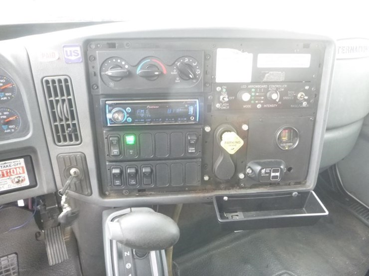 2006-international-durastar-4300-image-16
