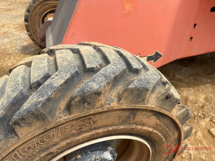 2017-jlg-400s-image-13