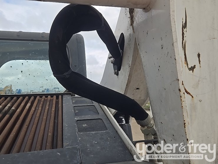 2016-bobcat-t750-image-27