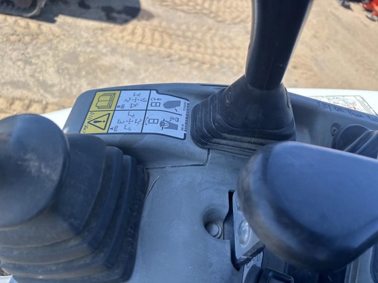 2021-bobcat-e26-image-26