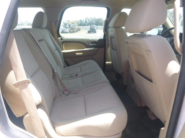 2014-chevrolet-tahoe-image-19