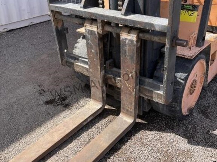 caterpillar-t150d-forklift-image-11