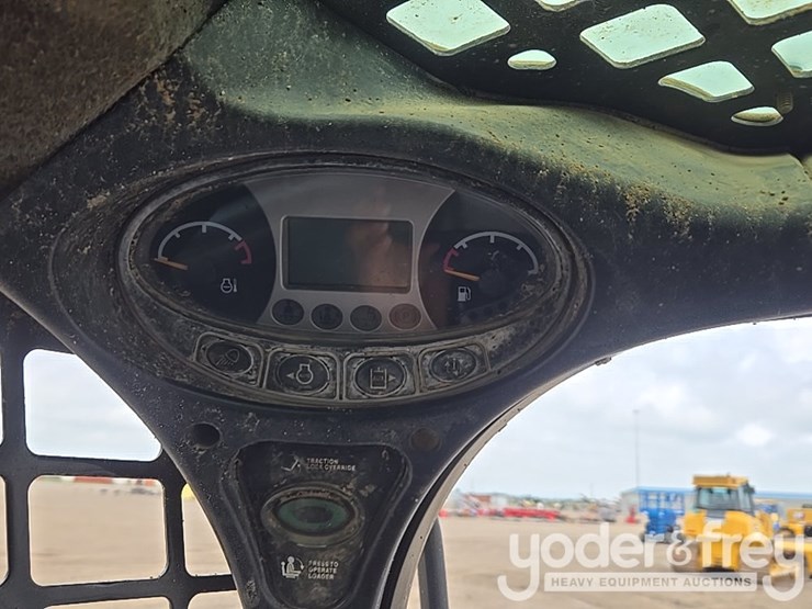 2016-bobcat-t750-image-33