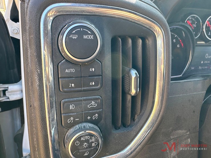 2021-chevrolet-1500-image-21